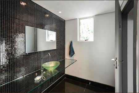 Casa à venda com 497m², 4 quartos e 4 vagasLavabo