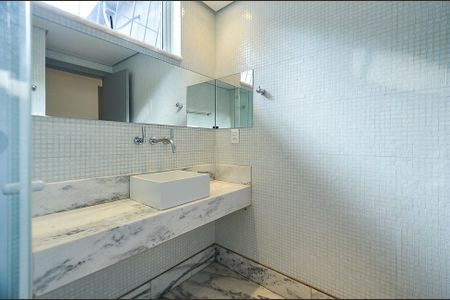 Casa à venda com 497m², 4 quartos e 4 vagasBanheiro Social