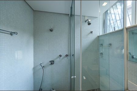 Casa à venda com 497m², 4 quartos e 4 vagasBanheiro Social