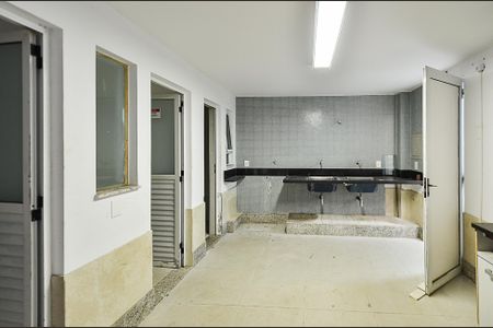 Casa à venda com 497m², 4 quartos e 4 vagasLavanderia