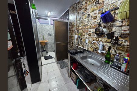 Cozinha de kitnet/studio para alugar com 1 quarto, 18m² em Cidade Ocian, Praia Grande