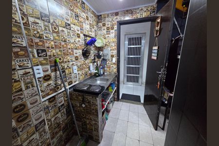 Cozinha de kitnet/studio para alugar com 1 quarto, 18m² em Cidade Ocian, Praia Grande