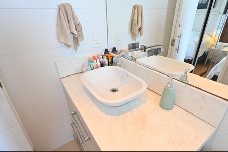 Apartamento à venda com 84m², 3 quartos e 2 vagasBanheiro da Suíte