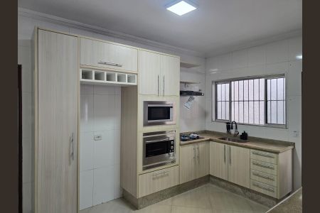 Casa para alugar com 150m², 2 quartos e 2 vagasCozinha 