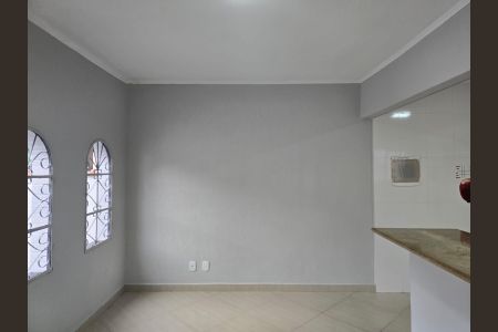 Casa para alugar com 150m², 2 quartos e 2 vagasSala 