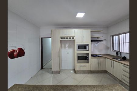 Casa para alugar com 150m², 2 quartos e 2 vagasCozinha 