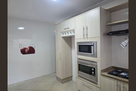 Casa para alugar com 150m², 2 quartos e 2 vagasCozinha 