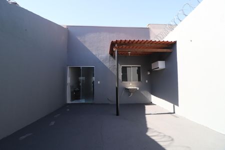 Casa para alugar com 57m², 2 quartos e 1 vagaQuintal