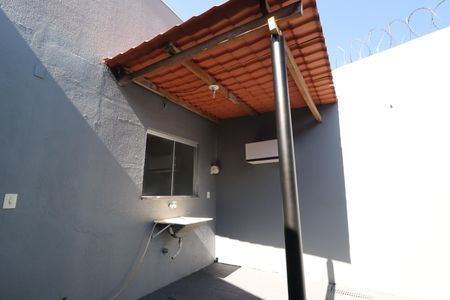 Casa para alugar com 57m², 2 quartos e 1 vagaÁrea de Serviço