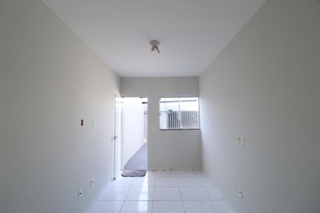 Sala de casa para alugar com 2 quartos, 57m² em Jardim Europa, Uberlândia
