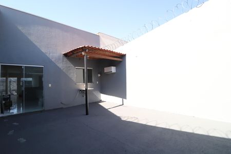 Casa para alugar com 57m², 2 quartos e 1 vagaQuintal