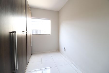 Quarto 1 de casa para alugar com 2 quartos, 57m² em Jardim Europa, Uberlândia