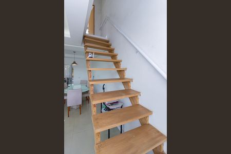 Casa para alugar com 100m², 3 quartos e 2 vagas Casa para alugar com 100m², 3 quartos e 2 vagasSala Escada