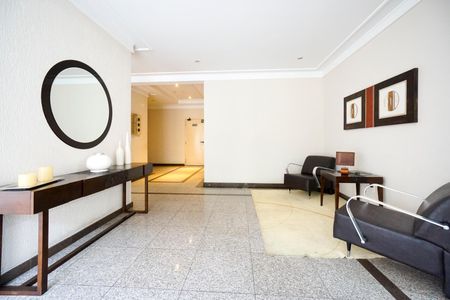 Apartamento à venda com 66m², 2 quartos e 2 vagasHall social