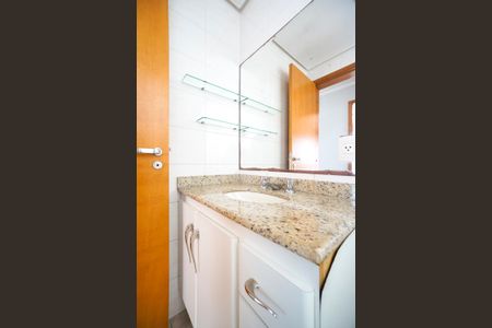 Apartamento à venda com 66m², 2 quartos e 2 vagasBanheiro social