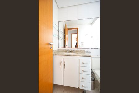 Apartamento à venda com 66m², 2 quartos e 2 vagasBanheiro social