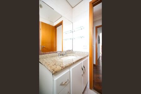 Apartamento à venda com 66m², 2 quartos e 2 vagasBanheiro da suíte