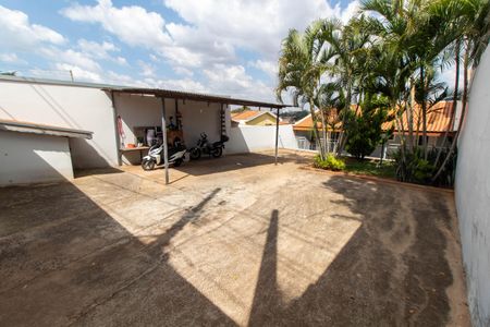 Casa à venda com 292m², 2 quartos e 10 vagasÁREA EXTERNA FRENTE