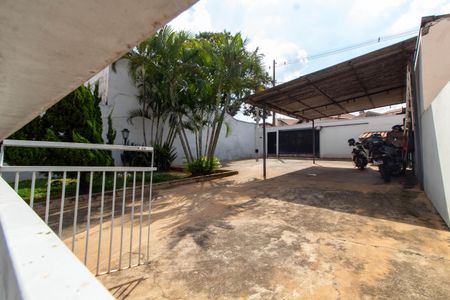 Casa à venda com 292m², 2 quartos e 10 vagasÁREA EXTERNA FRENTE