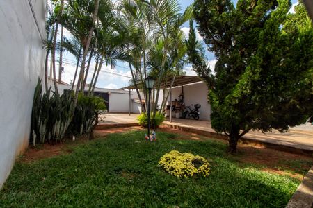 Casa à venda com 292m², 2 quartos e 10 vagasÁREA EXTERNA FRENTE