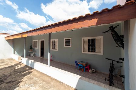 Casa à venda com 292m², 2 quartos e 10 vagasÁREA EXTERNA FRENTE