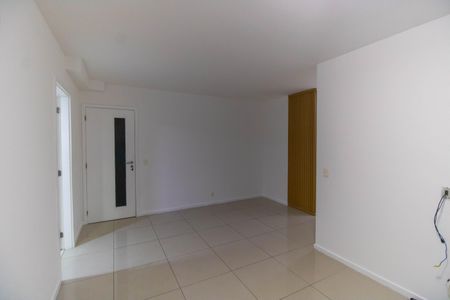 Apartamento à venda com 75m², 2 quartos e 1 vaga Apartamento à venda com 75m², 2 quartos e 1 vagaSala