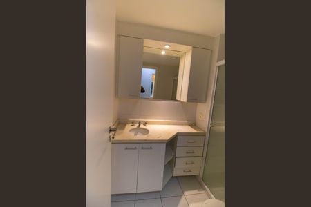 Apartamento à venda com 75m², 2 quartos e 1 vaga Apartamento à venda com 75m², 2 quartos e 1 vagaBanheiro Social
