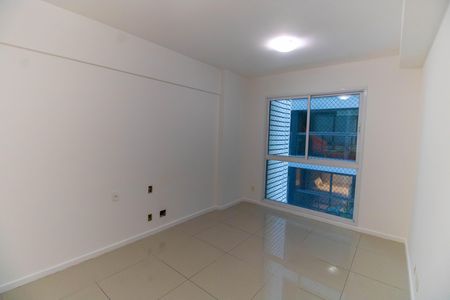 Apartamento à venda com 75m², 2 quartos e 1 vaga Apartamento à venda com 75m², 2 quartos e 1 vagaSuíte