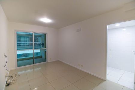 Apartamento à venda com 75m², 2 quartos e 1 vaga Apartamento à venda com 75m², 2 quartos e 1 vagaSala