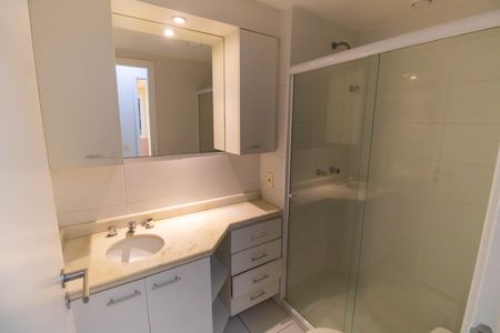 Apartamento à venda com 75m², 2 quartos e 1 vaga Apartamento à venda com 75m², 2 quartos e 1 vagaBanheiro Social