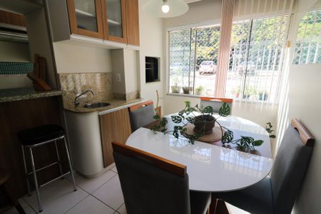 Sala de apartamento à venda com 2 quartos, 54m² em Espírito Santo, Porto Alegre