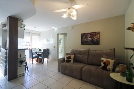Sala de apartamento à venda com 2 quartos, 54m² em Espírito Santo, Porto Alegre