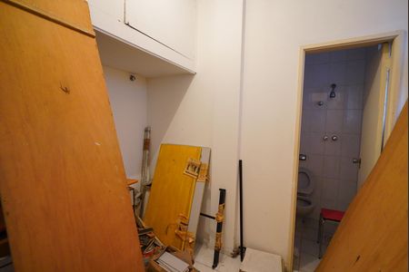 Apartamento à venda com 250m², 4 quartos e 1 vagaQuarto e banheiro de serviço 