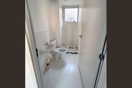 Banheiro de apartamento à venda com 2 quartos, 42m² em Campo Novo, Porto Alegre