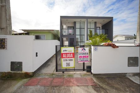 Casa para alugar com 79m², 2 quartos e 3 vagasFachada