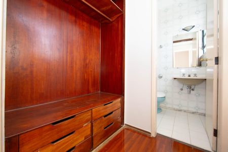 Apartamento à venda com 206m², 4 quartos e 2 vagasCLOSET