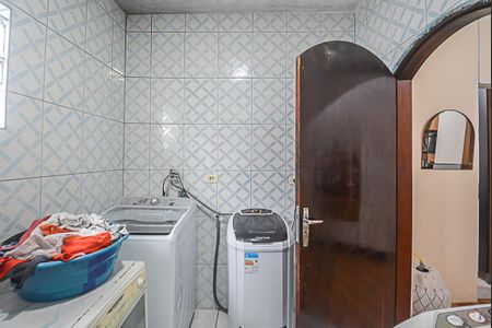 Casa à venda com 198m², 4 quartos e 4 vagasBanheiro 2