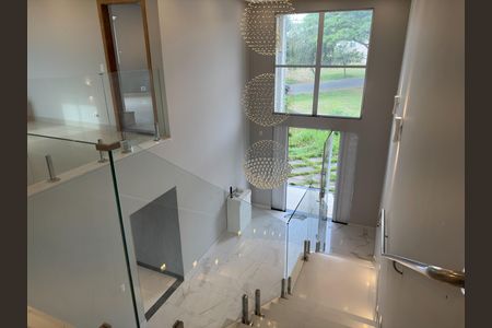 Casa de condomínio para alugar com 600m², 5 quartos e 6 vagas Casa de condomínio para alugar com 600m², 5 quartos e 6 vagasEscada