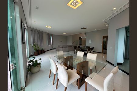 Casa de condomínio para alugar com 600m², 5 quartos e 6 vagas Casa de condomínio para alugar com 600m², 5 quartos e 6 vagasSala