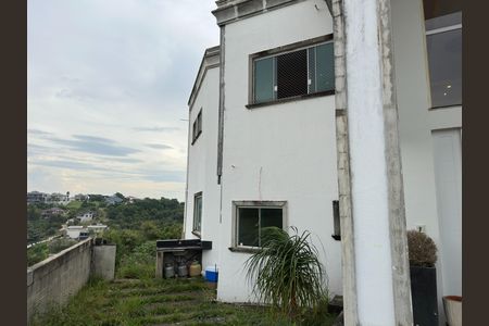 Casa de condomínio para alugar com 600m², 5 quartos e 6 vagas Casa de condomínio para alugar com 600m², 5 quartos e 6 vagasFachada