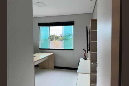 Casa de condomínio para alugar com 600m², 5 quartos e 6 vagas Casa de condomínio para alugar com 600m², 5 quartos e 6 vagasEscritório