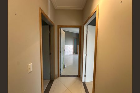 Casa de condomínio para alugar com 600m², 5 quartos e 6 vagas Casa de condomínio para alugar com 600m², 5 quartos e 6 vagasCorredor