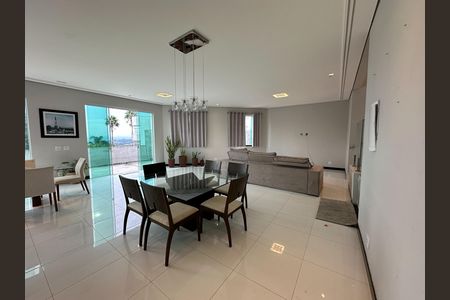 Casa de condomínio para alugar com 600m², 5 quartos e 6 vagas Casa de condomínio para alugar com 600m², 5 quartos e 6 vagasSala