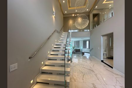 Casa de condomínio para alugar com 600m², 5 quartos e 6 vagas Casa de condomínio para alugar com 600m², 5 quartos e 6 vagasEscada