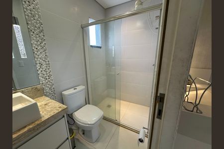 Casa de condomínio para alugar com 600m², 5 quartos e 6 vagas Casa de condomínio para alugar com 600m², 5 quartos e 6 vagasBanheiro 1