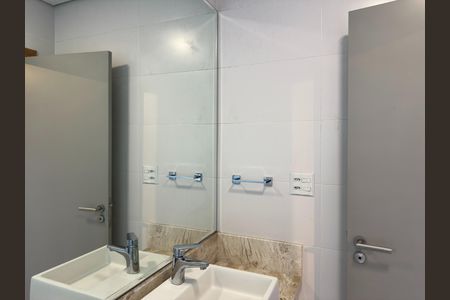 Casa de condomínio para alugar com 600m², 5 quartos e 6 vagas Casa de condomínio para alugar com 600m², 5 quartos e 6 vagasBanheiro da Suíte 4