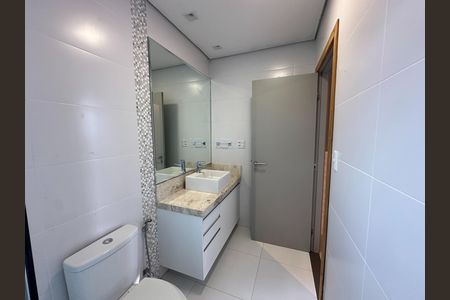 Casa de condomínio para alugar com 600m², 5 quartos e 6 vagas Casa de condomínio para alugar com 600m², 5 quartos e 6 vagasBanheiro da Suíte 4