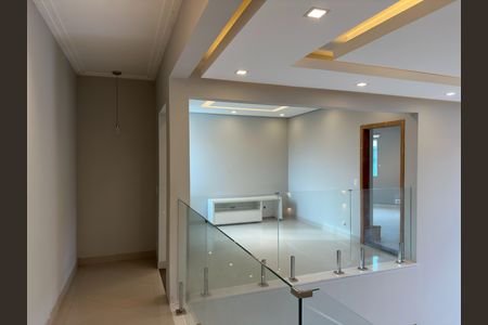 Casa de condomínio para alugar com 600m², 5 quartos e 6 vagas Casa de condomínio para alugar com 600m², 5 quartos e 6 vagasCorredor