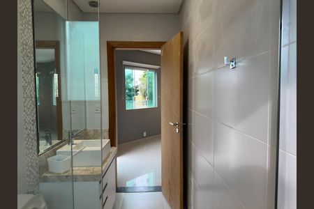 Casa de condomínio para alugar com 600m², 5 quartos e 6 vagas Casa de condomínio para alugar com 600m², 5 quartos e 6 vagasBanheiro da Suíte 2 - Vista