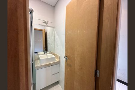 Casa de condomínio para alugar com 600m², 5 quartos e 6 vagas Casa de condomínio para alugar com 600m², 5 quartos e 6 vagasBanheiro da Suíte 1